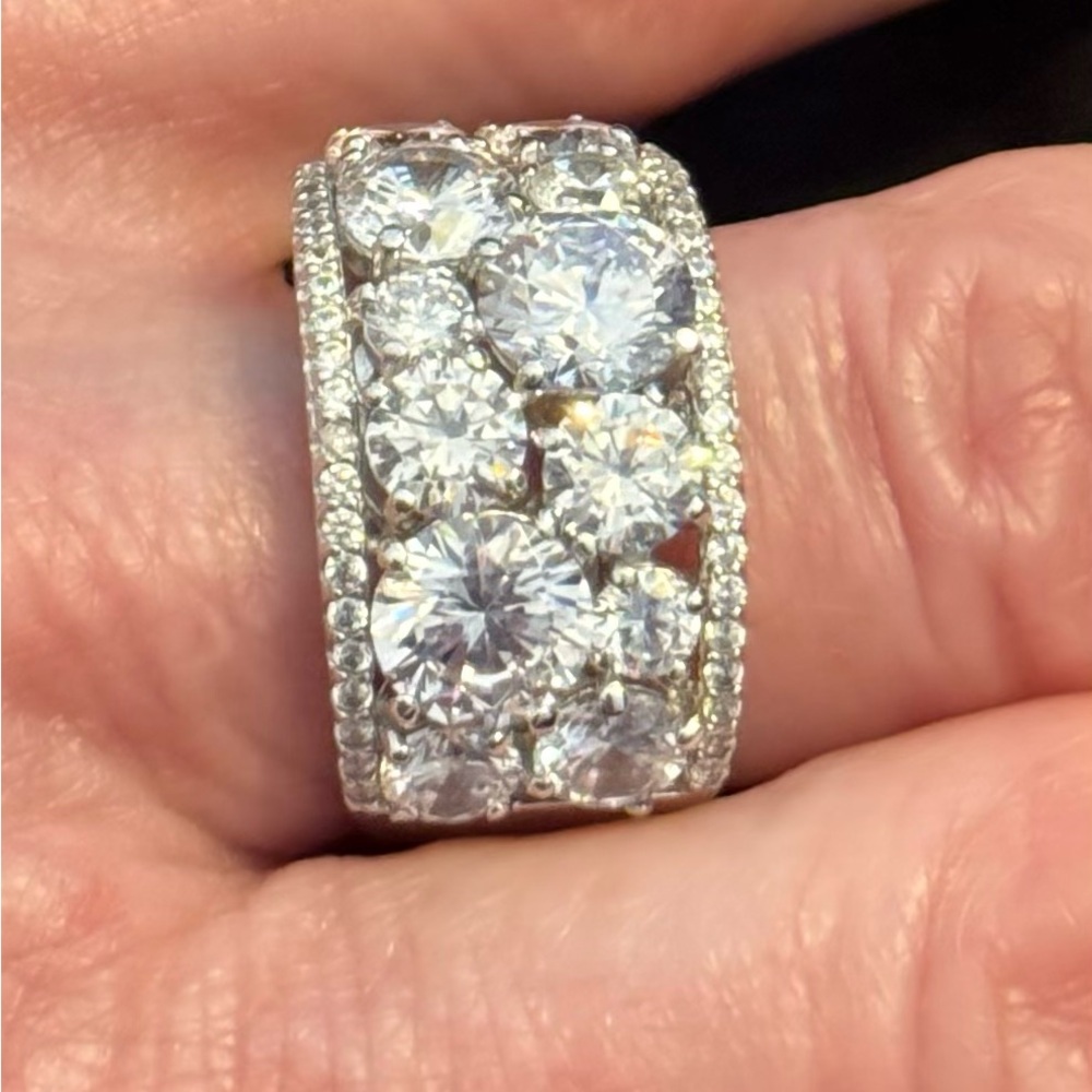 Victoria Weik Thick Band Ring with Multiple Round Simulated Diamonds NWOT - Picture 11 of 13